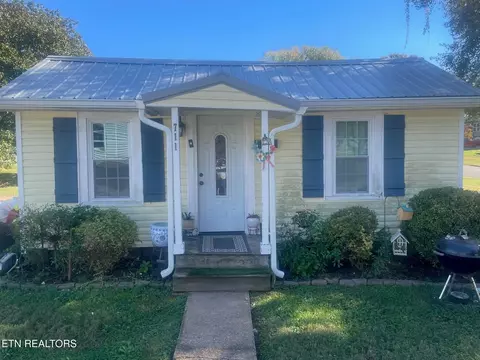 711 N B St, Lenoir City, TN 37771