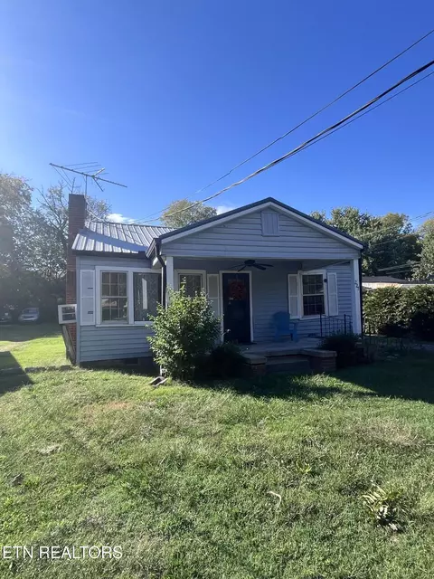 227 Henderson Ave, Sevierville, TN 37862