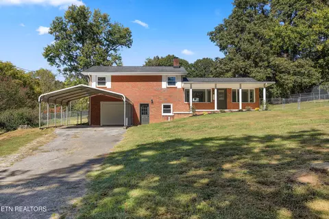 582 Strange Rd, Lenoir City, TN 37772