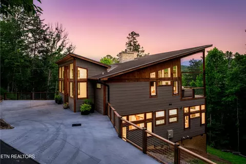 2234 Legend Dr, Sevierville, TN 37876