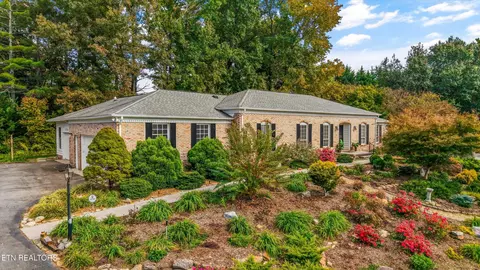 902 Ruffian Ln, Knoxville, TN 37923