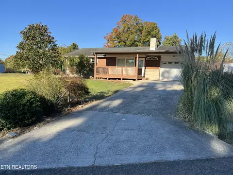 605 Ozark Cir, Knoxville, TN 37912