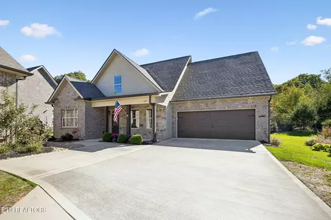 1829 Mountain Dr, Lenoir City, TN 37772