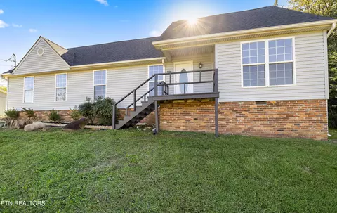 1125 Melton Hill Cir, Clinton, TN 37716