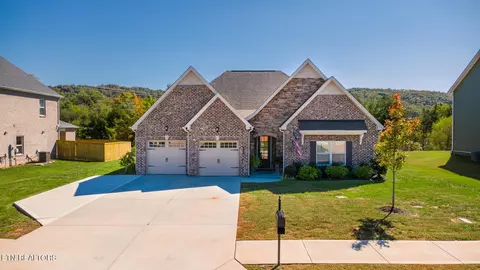 125 Ashton Fields Dr, Lenoir City, TN 37772