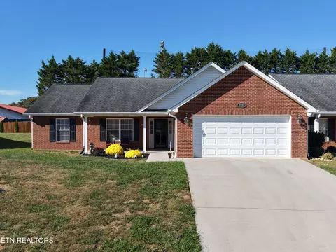 1046 Patriot Landing Dr, Dandridge, TN 37725