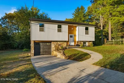 10016 Branchview Dr, Knoxville, TN 37932