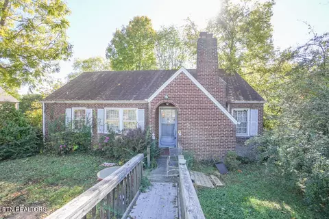 910 Ray Ave, Maryville, TN 37803