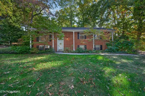 1820 Stonebrook Dr, Knoxville, TN 37923