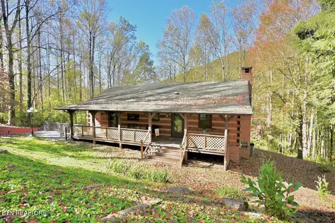 146 E Leatherwood Dr, Walland, TN 37886