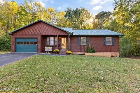 2323 Travis Cir, Maryville, TN 37804