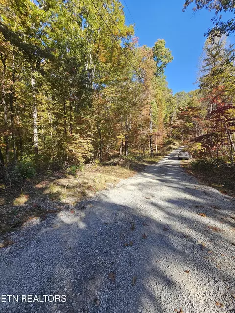 5906 Omega Dr, Tallassee, TN 37878