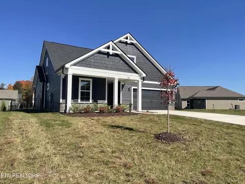 152 Honeysuckle Dr, Lenoir City, TN 37771