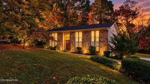 2361 Pinewood Dr, Maryville, TN 37803