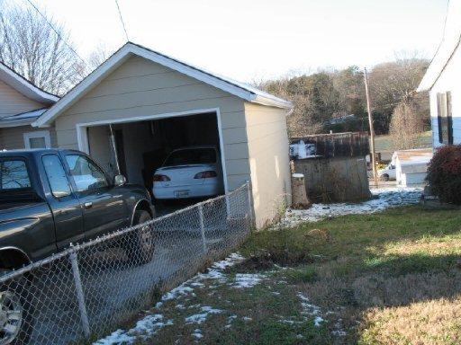 720 Sharp, Clinton, TN 37716 photo 3