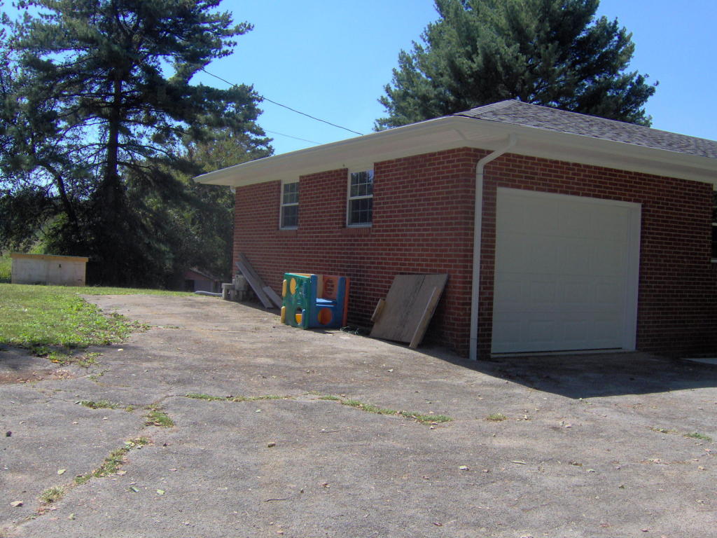 207 Jackson Rd, Rutledge, TN 37861 photo 2