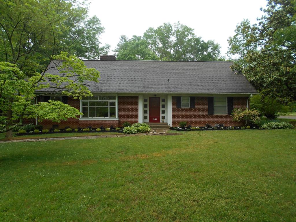 1741 Springbrook Rd, Alcoa, TN 37701 photo 1