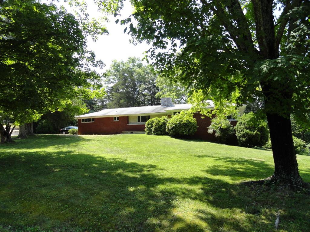 413 Eagle Bend Ln, Clinton, TN 37716 photo 4