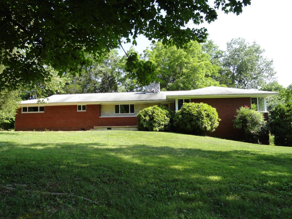 413 Eagle Bend Ln, Clinton, TN 37716 photo 1