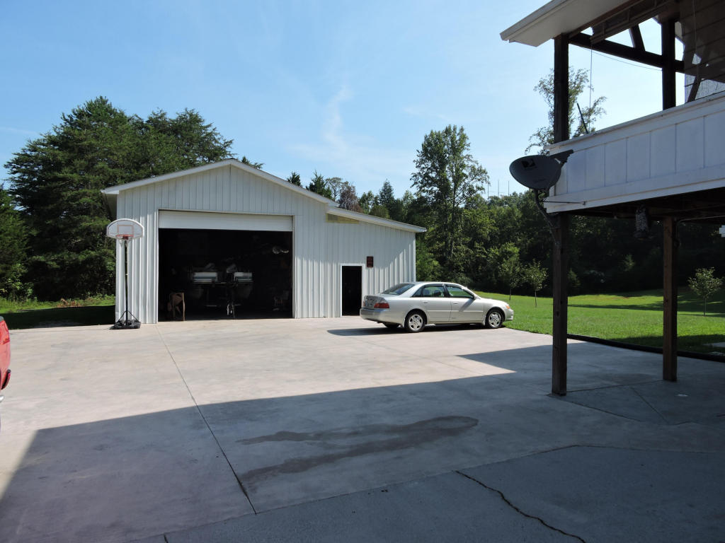 123 Den Dr, Heiskell, TN 37754 photo 4