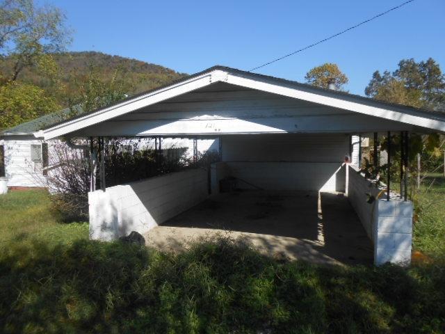121 Hackler Ln, Jellico, TN 37762 photo 3