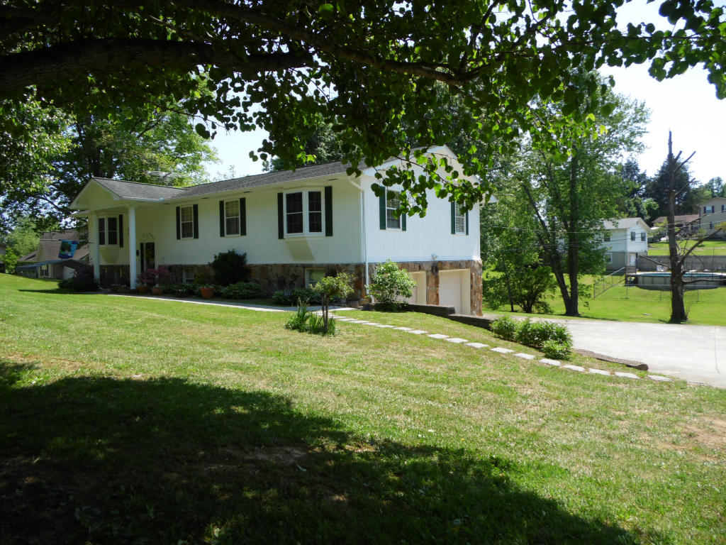 367 Eagle Bluff Rd, Jacksboro, TN 37757 photo 2