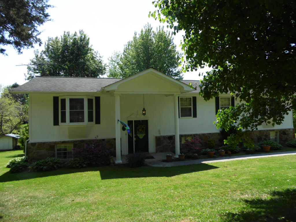 367 Eagle Bluff Rd, Jacksboro, TN 37757 photo 3