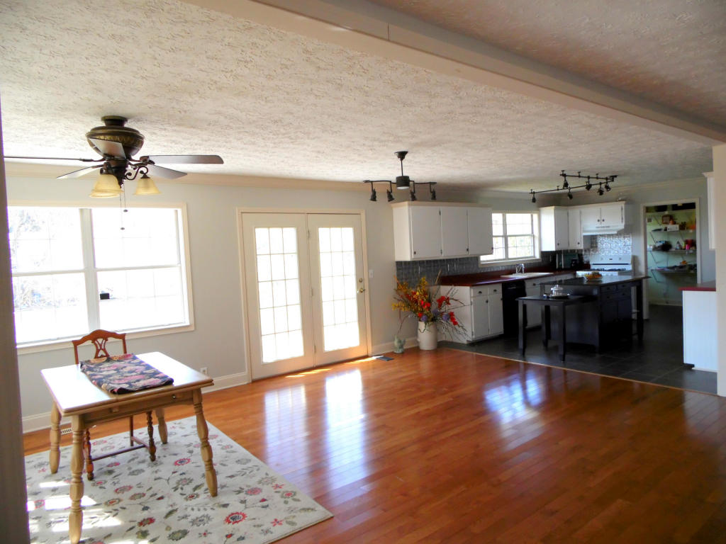 367 Eagle Bluff Rd, Jacksboro, TN 37757 photo 18