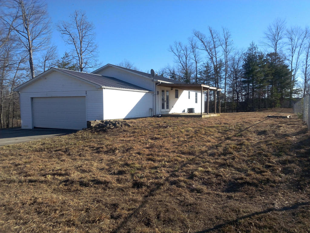 489 Summit, Oneida, TN 37841 photo 2