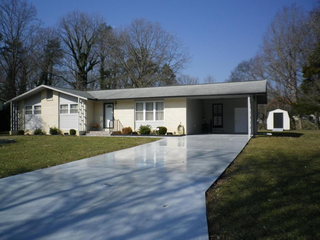 219 N Apache Dr, Clinton, TN 37716 photo 2