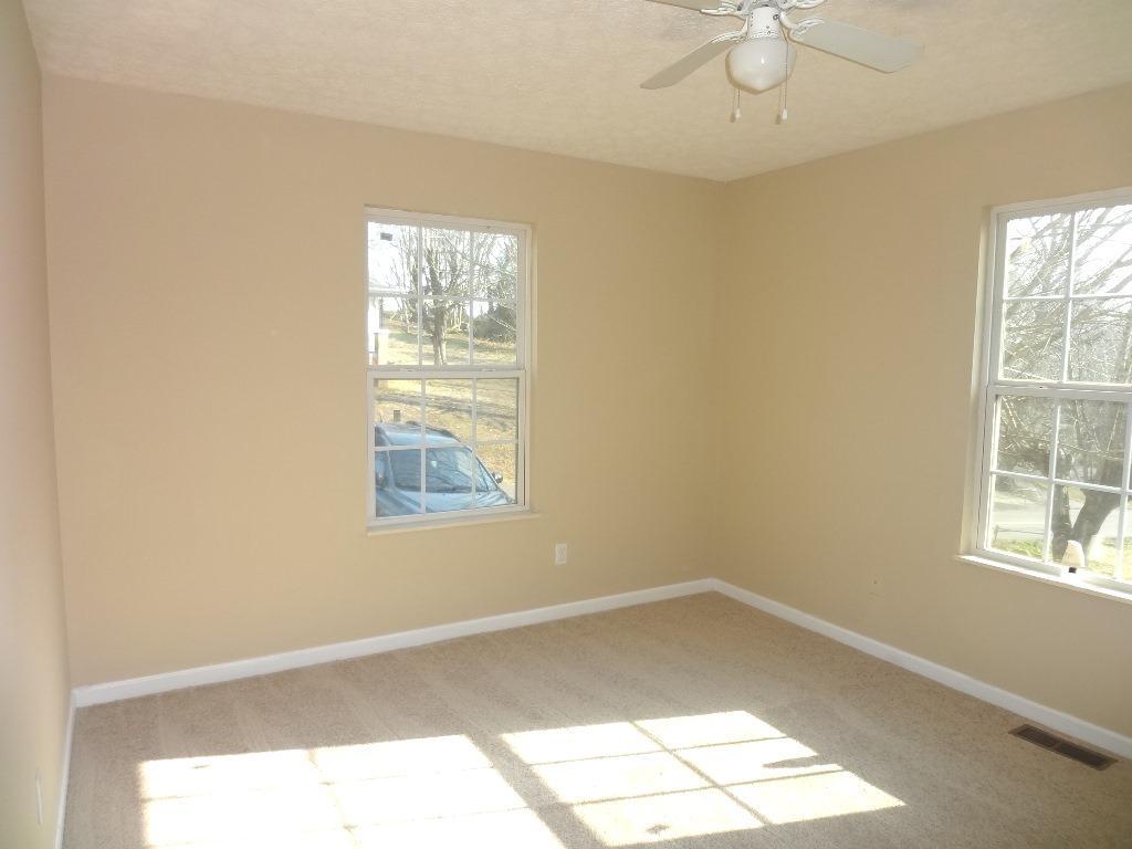714 Sharp St, Clinton, TN 37716 photo 2