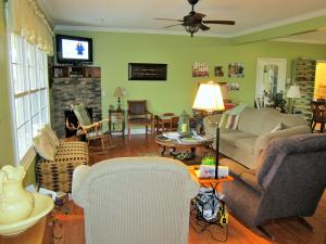 302 Webb Rd, Townsend, TN 37882 photo 9