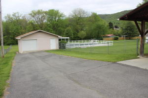 219 Eagle Bluff Rd, Jacksboro, TN 37757 photo 11