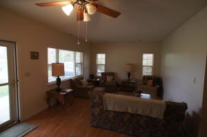 581 Shady Ln, Oneida, TN 37841 photo 3