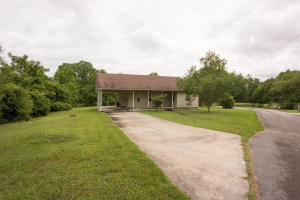 581 Shady Ln, Oneida, TN 37841 photo 1