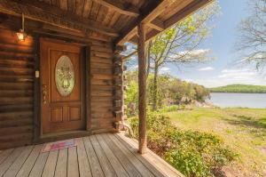 297 Turtle Pointe Rd, Bean Station, TN 37708 photo 1