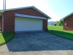 1202 Eagle Bend Rd, Clinton, TN 37716 photo 4