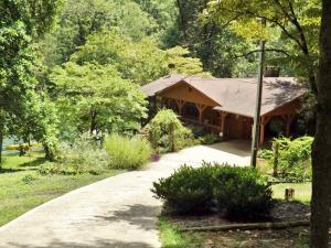 357 Half Moon Cir, Spring City, TN 37381 photo 2