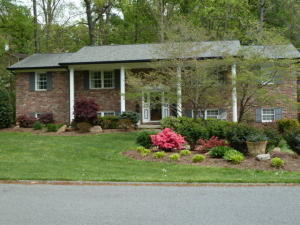 7908 Castlecomb Rd, Powell, TN 37849 photo 1