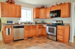 8113 Heiskell Rd, Powell, TN 37849 photo 3