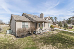 7755 Heiskell Rd, Powell, TN 37849 photo 3