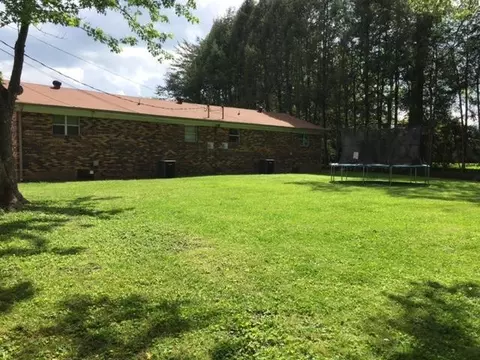 1010 Chichester Ave, Middlesboro, KY 40965 photo 3