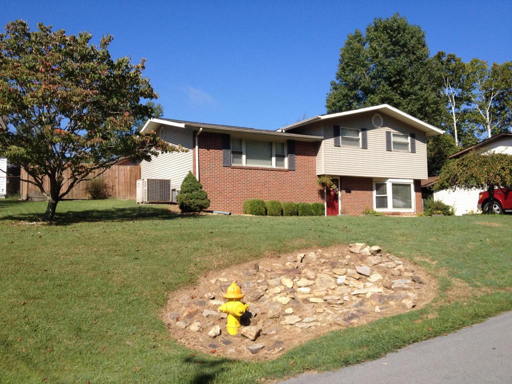 208 Summit St, Middlesboro, KY 40965 photo 1