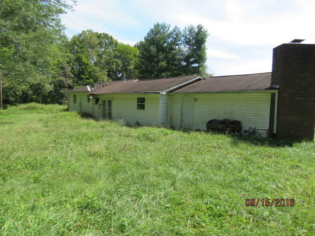 332 Hillcrest Dr, Oneida, TN 37841 photo 2
