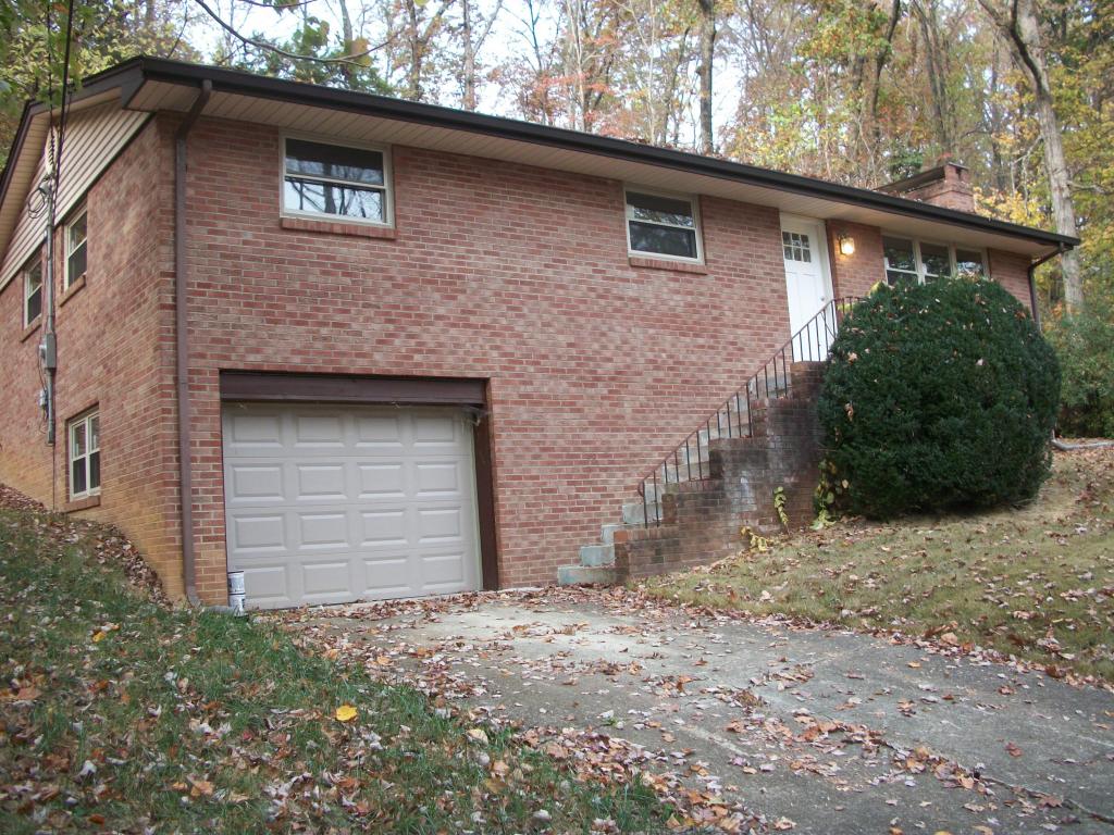 123 Maple Tree Ln, Powell, TN 37849 photo 1