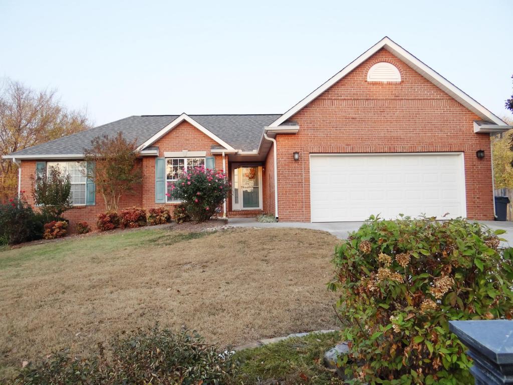 7218 Emerald Heath Rd, Powell, TN 37849 photo 1