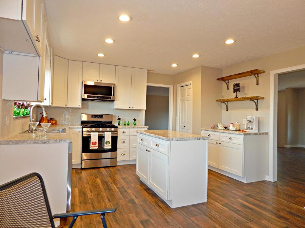 527 E Cunningham St, Alcoa, TN 37701 photo 2