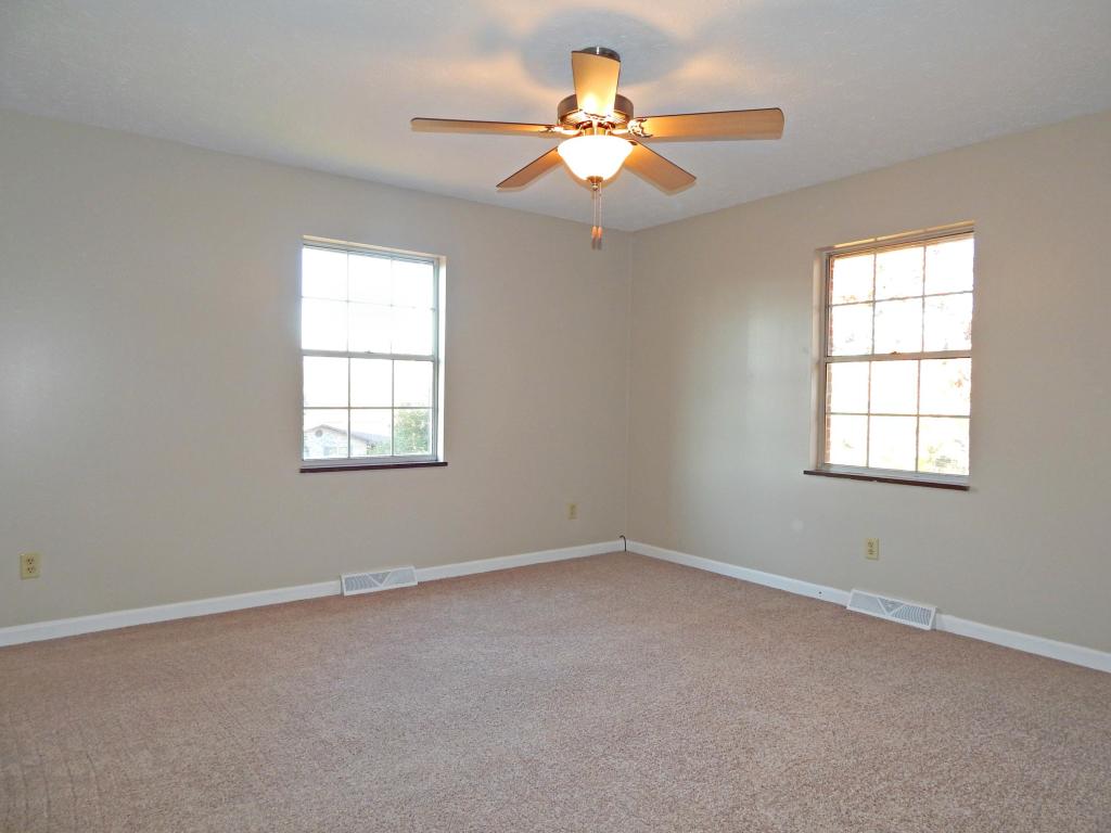 527 E Cunningham St, Alcoa, TN 37701 photo 9