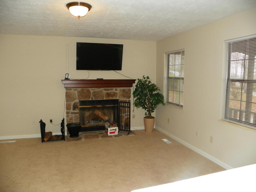 174 White Loop Rd, Clinton, TN 37716 photo 8