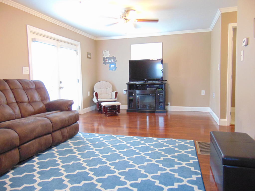 178 Moore Ln, Powell, TN 37849 photo 9